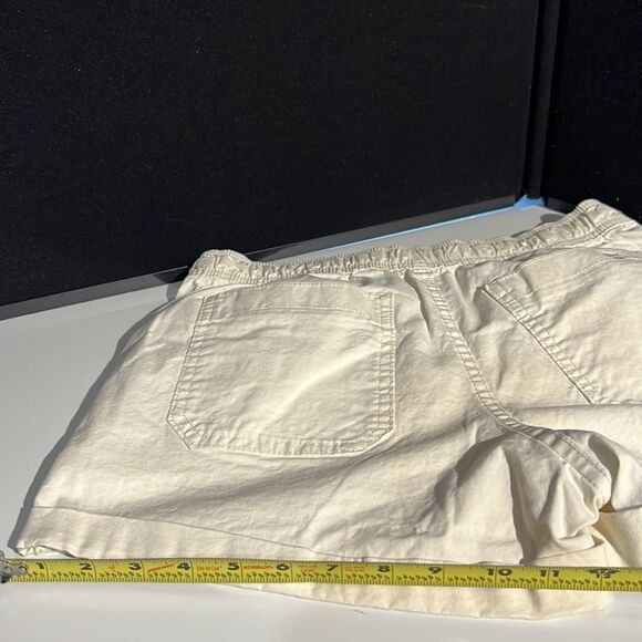 Levi Strauss Cream Colored Shorts with Elastic And Tie Waist Band Size 8 - Picture 8 of 12